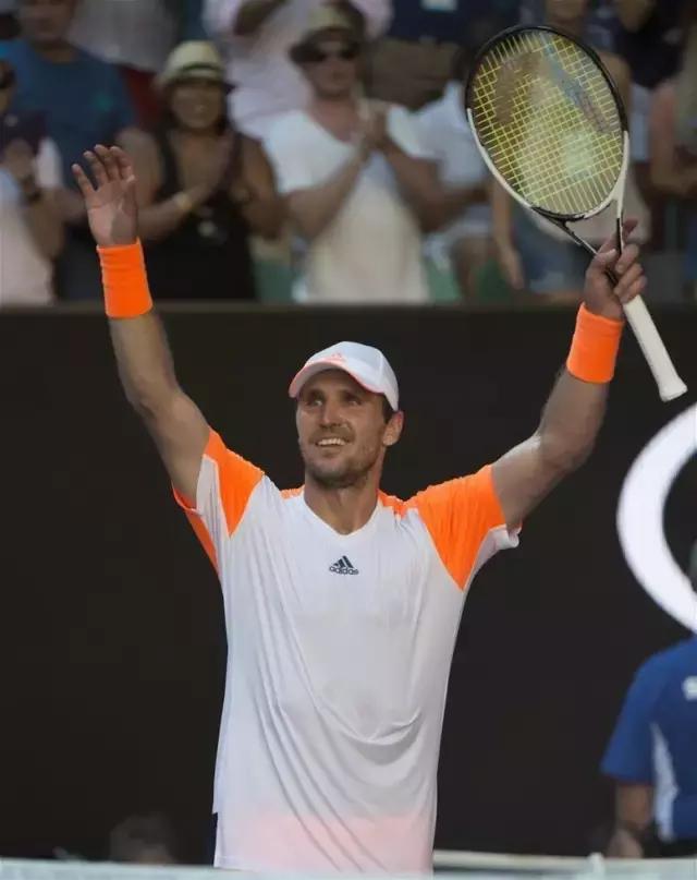 传统服饰的 传统服饰的