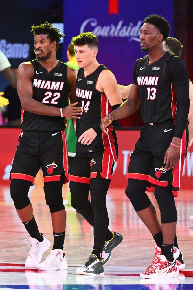 个充满变数 个充满变数