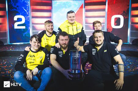 临危不乱 临危不乱