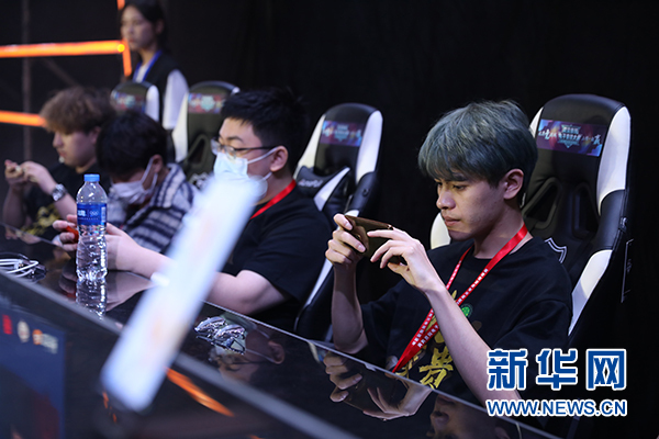 王维中
